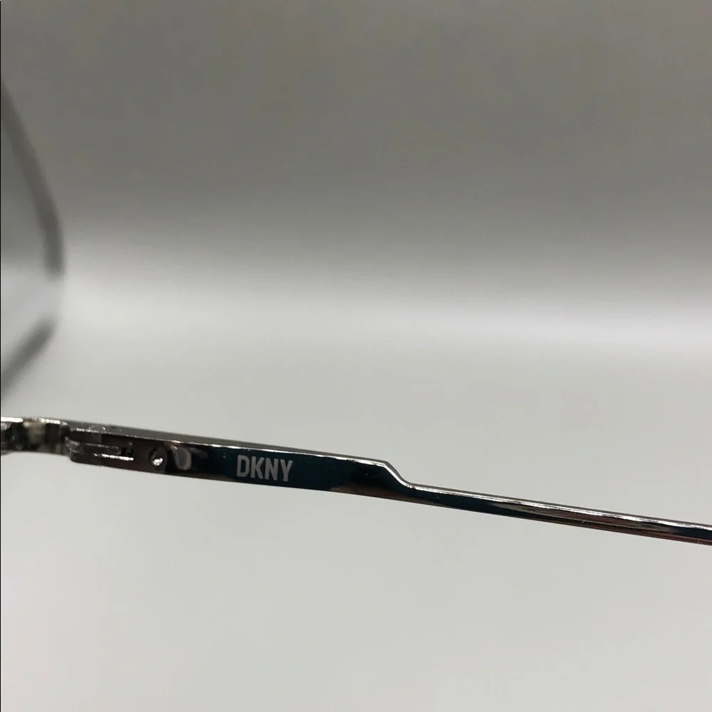 DKNY aviator style metal sunglasses UNISEX sample gradient lens.